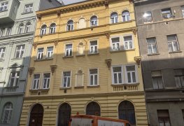 Sanace vlhkého zdiva spodní stavby bytového domu v Praze injektáží a plošnými hydroizolacemi.